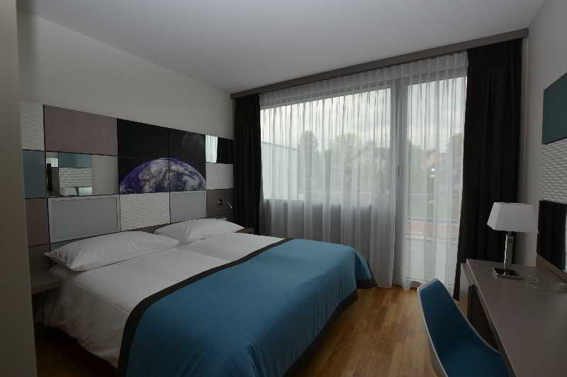 Discovery Hotel 3* Superior Кріссіер Екстер'єр фото