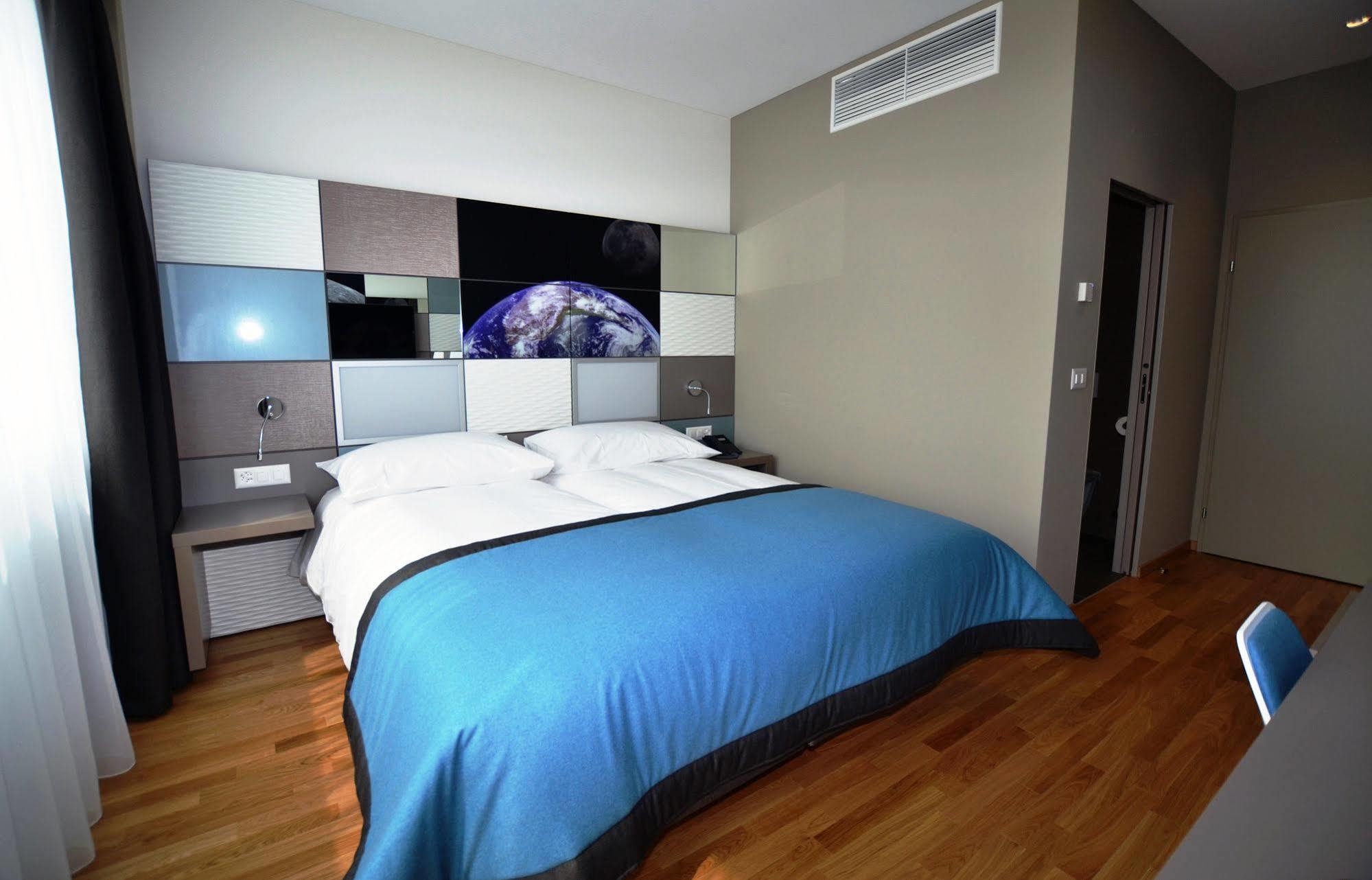 Discovery Hotel 3* Superior Кріссіер Екстер'єр фото
