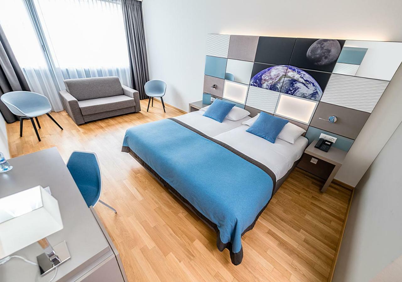 Discovery Hotel 3* Superior Кріссіер Екстер'єр фото