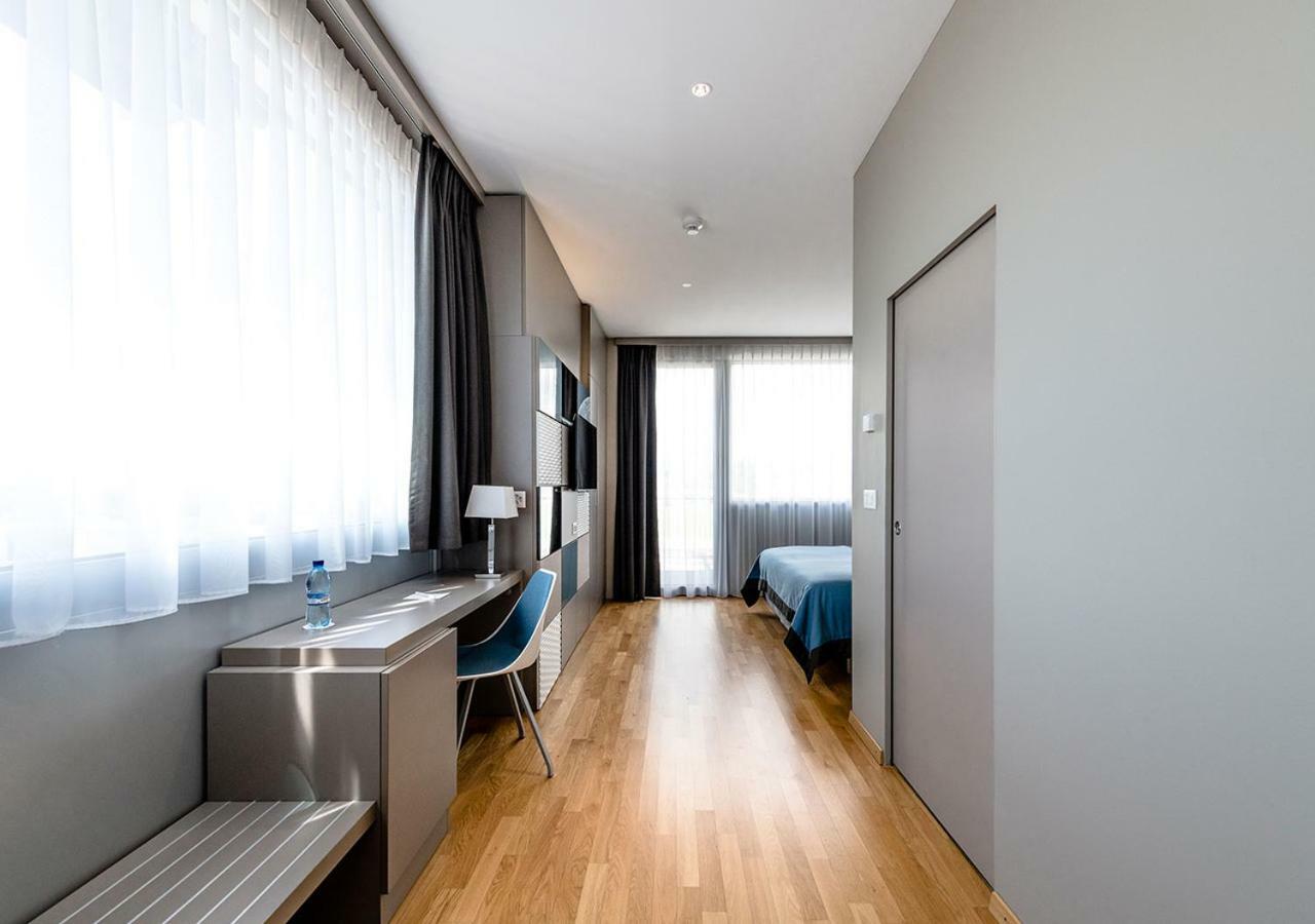 Discovery Hotel 3* Superior Кріссіер Екстер'єр фото