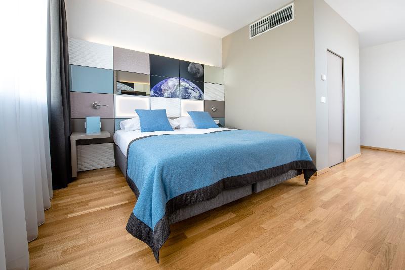 Discovery Hotel 3* Superior Кріссіер Екстер'єр фото